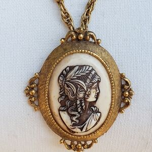 Classic Gold Cameo Pendant Necklace